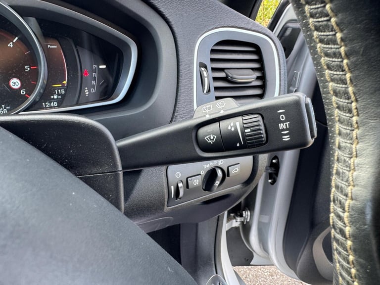 2016 Volvo V40 2.0 D4 R-Design Lux Nav Auto Euro 6 (s/s) 5dr HATCHBACK Diesel Automatic