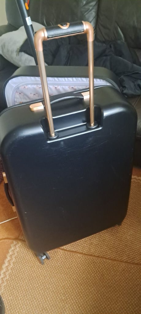 Black 4 wheel suitcase 