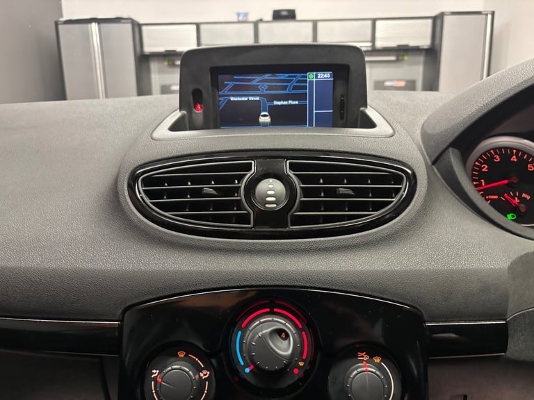 2012 Renault Clio 1.2 16V Dynamique TomTom 5dr HATCHBACK Petrol Manual