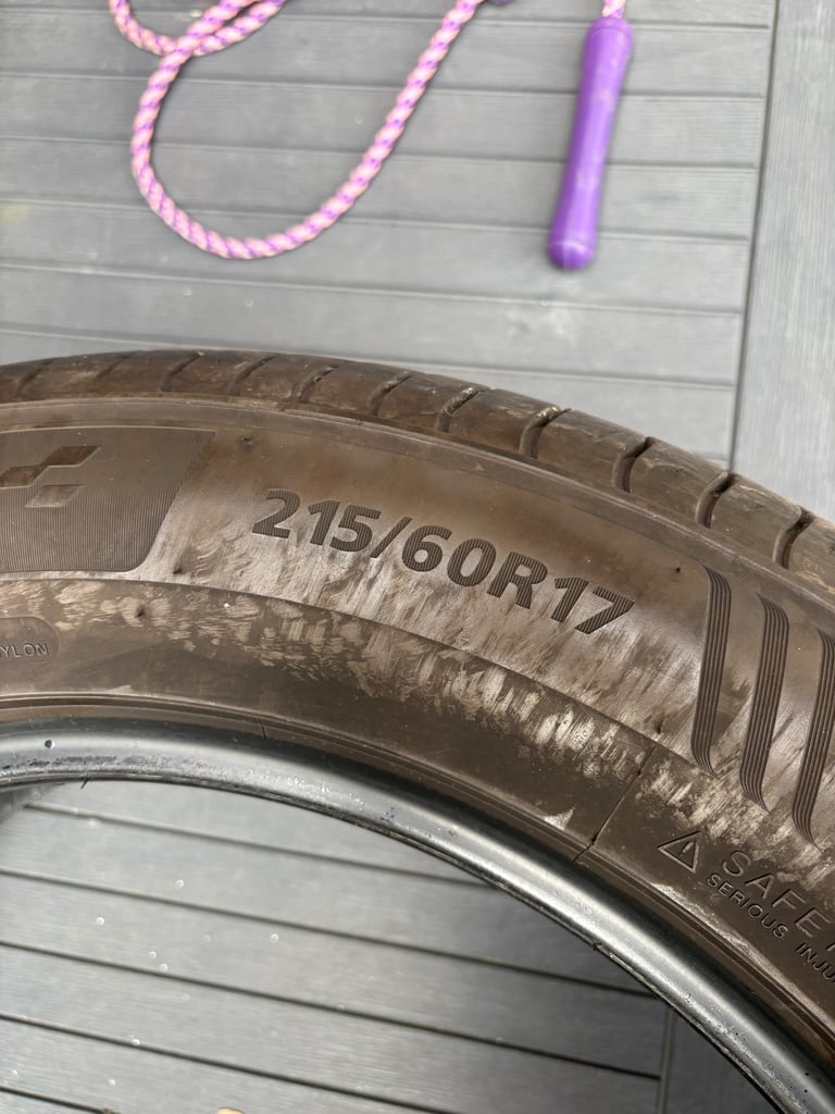 215/60R17 Delinte tyre
