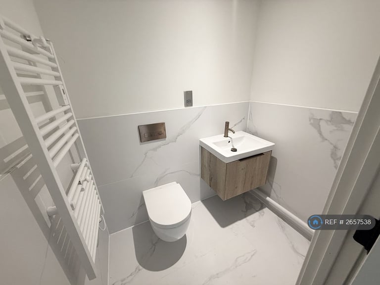 2 bedroom flat in Great George Street, Leeds, LS1 (2 bed) (#2657538)