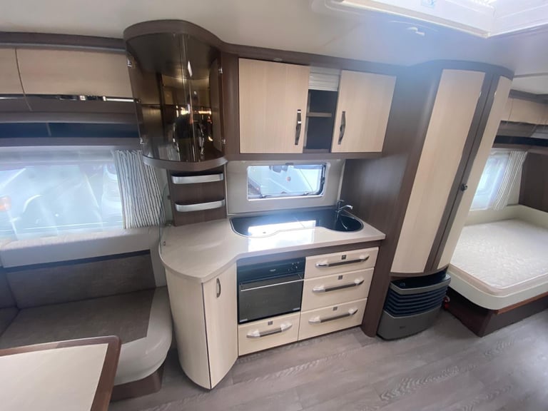 HOBBY PRESTIGE 560 WLU - 2016 - FIXED SINGLE BEDS - 4 BERTH - MOVER & BIKE RAKE