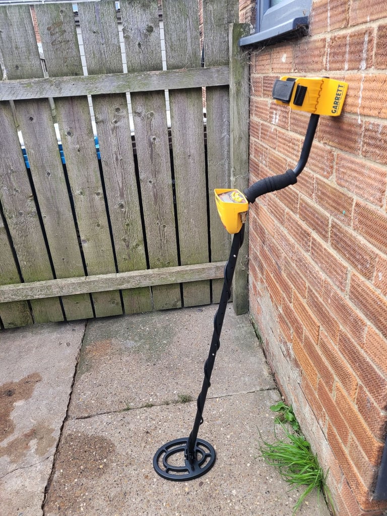 Garrett Ace 250 metal detector