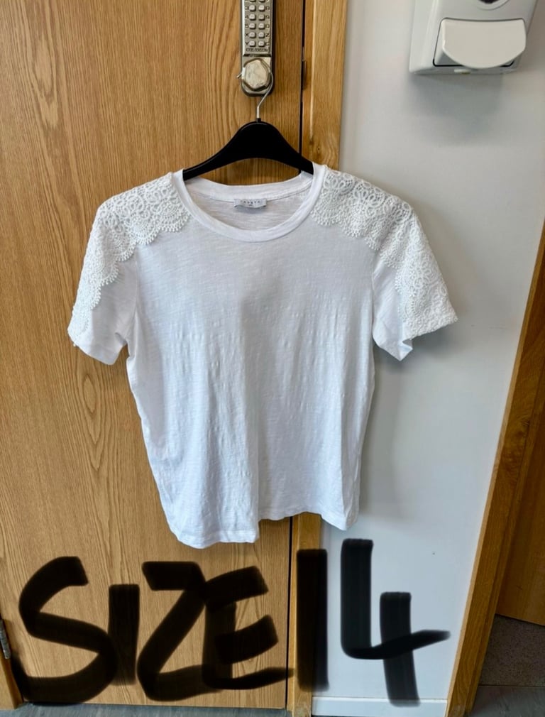 Women’s Clothing Size 14