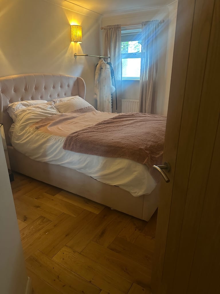 One Bedroom Flat For Rent parking included 