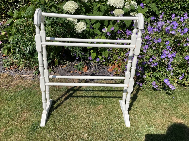 Traditional Retro Style Wooden Towel Rail Painted White Floor Standing