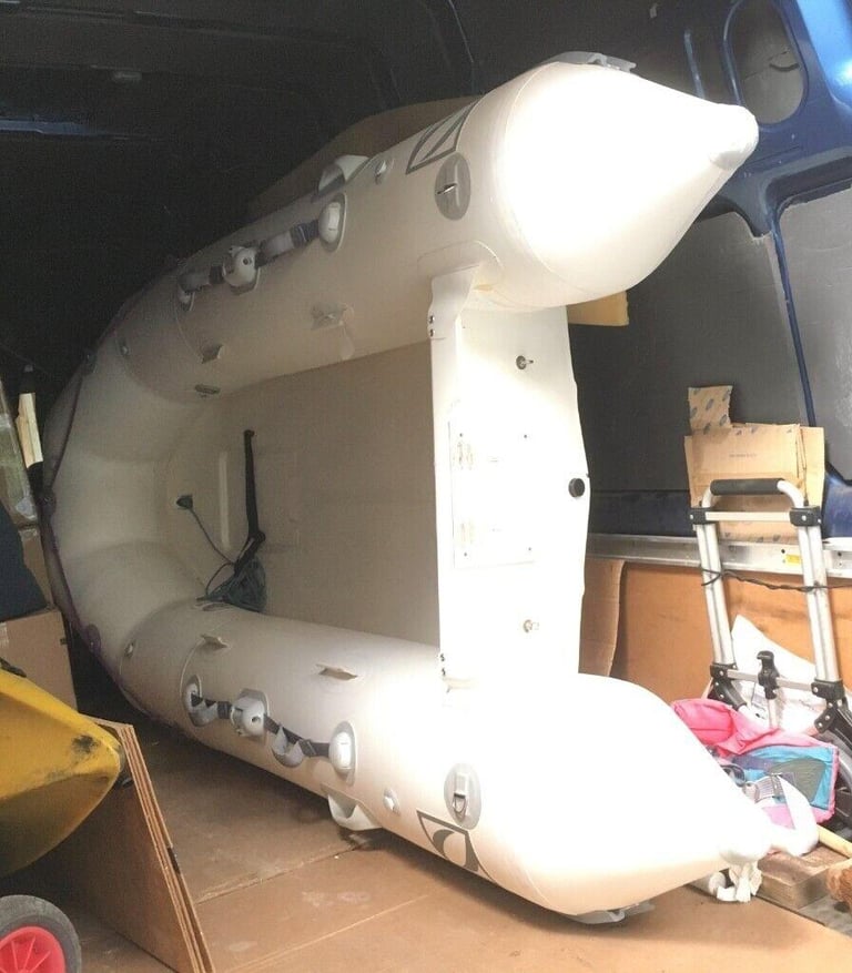 ZODIAC YACHTLINE 310 RIB & YAMAHA 15HP 2-STROKE TWIN OUTBOARD, ENGINE TROLLEY STAND, ACCESSORIES