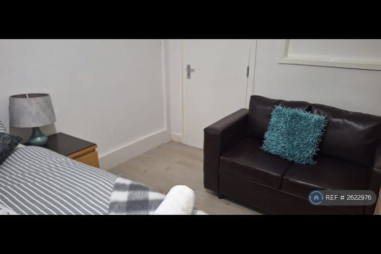 2 bedroom flat in Warwickhill Road, Kilmarnock, KA1 (2 bed) (#2622976)