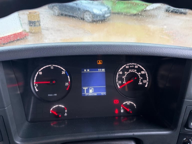 Scania P-SRS C-CLASS P320 2015 6x4 flat bed double drive 10 tyre 30ft flat bed