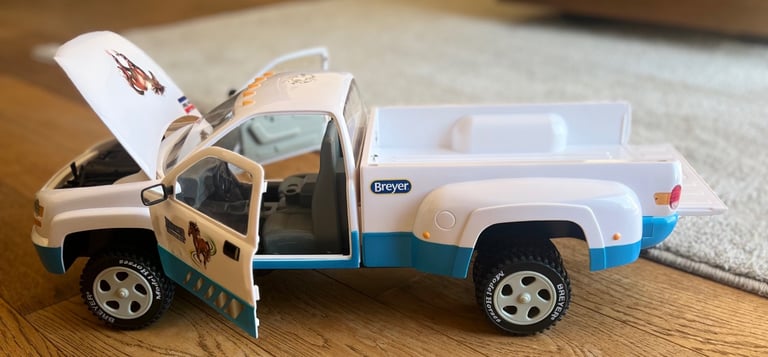 Breyer Dually Truck and 2 Horse Trailer