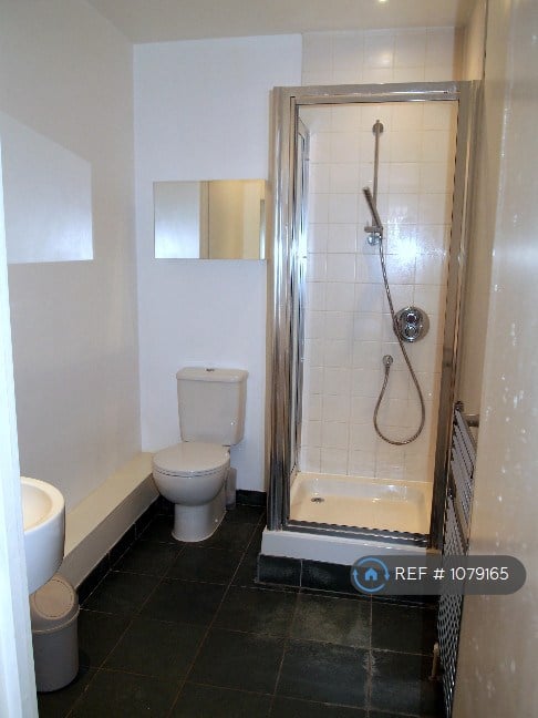 2 bedroom flat in Essex Road, London, N1 (2 bed) (#1079165)