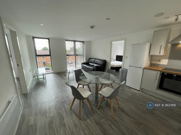 2 bedroom flat in Orange Grove House, Manchester, M14 (2 bed) (#2637816)