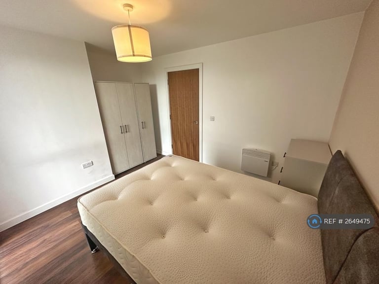 3 bedroom flat in The Riverside, Salford, M5 (3 bed) (#2649475)