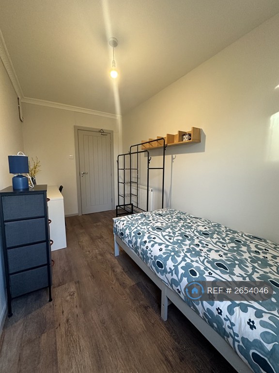 5 bedroom house in Laverstoke Gardens, London, SW15 (5 bed) (#2654046)