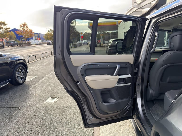 2024 Land Rover Defender 110 2.0 P400e 15.4kWh X-Dynamic HSE SUV 5dr Petrol Plug-in Hybrid Auto 4...