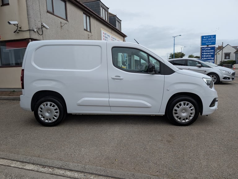 VAUXHALL COMBO 1.5 Turbo D 2300 Pro *high Spec Van* 2023