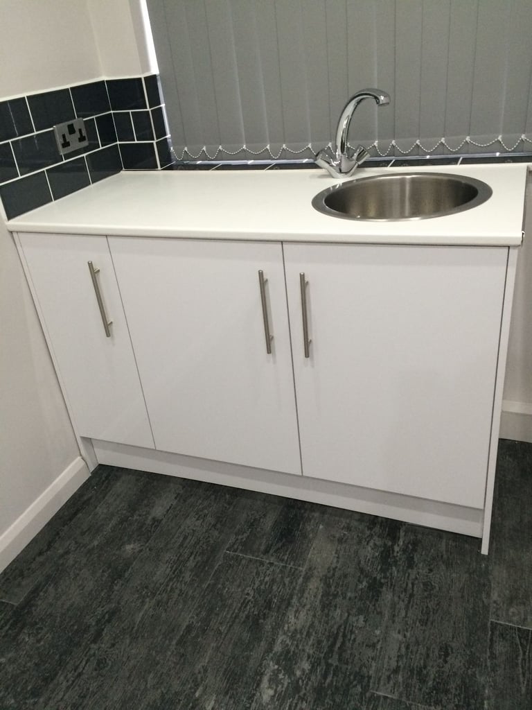 BEAUTY/THERAPY/TREATMENT ROOM AVAILABLE LS17 