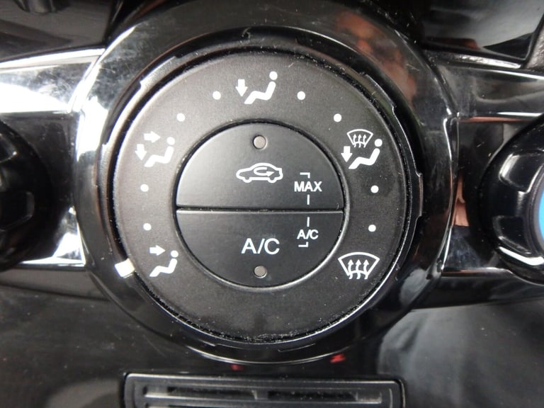 2013 Ford Fiesta 1.25 82 Zetec 5dr...All 13 Service Stamps in the Book HATCHBACK Petrol Manual