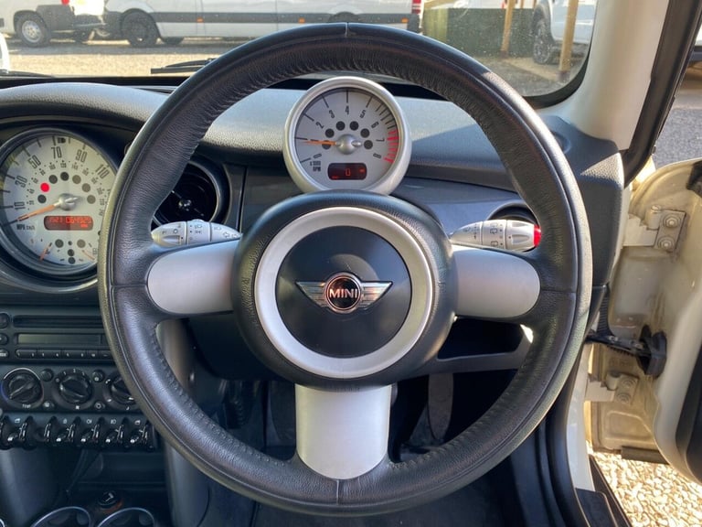 2005 MINI Hatch 1.6 Cooper Hatchback 3dr Petrol Manual Euro 4 (116 bhp) Hatchback Petrol Manual