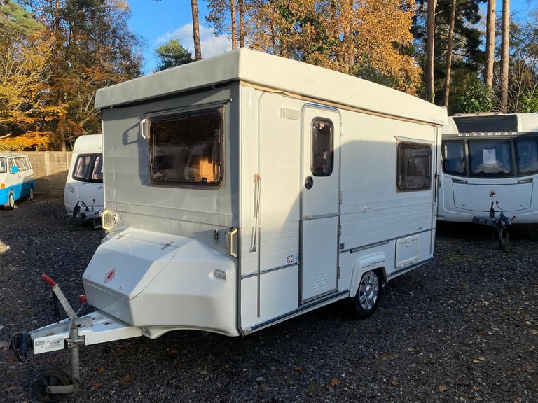 GOBUR CAROUSEL 12/2 - 2005 - 2 BERTH - POPUP CARAVAN - PRISTINE CONDITION