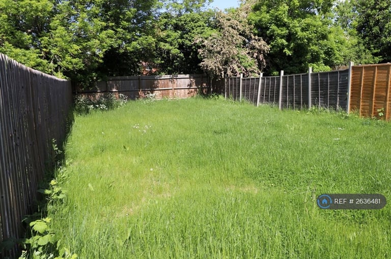 3 bedroom house in Fullingdale Road, Northampton, NN3 (3 bed) (#2636481)
