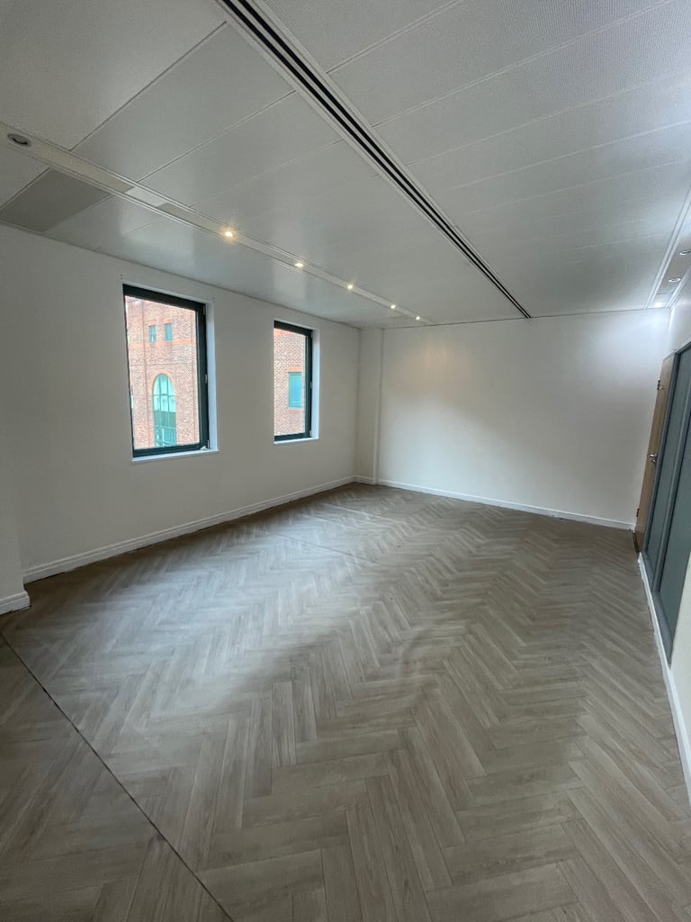 image for Studio/office spaces to rent immediately in E14 