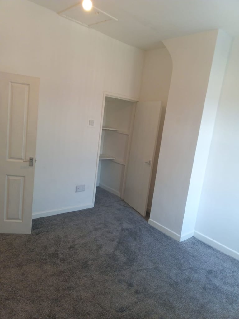 Refurbished 2 bedroom terraced property in Stoke