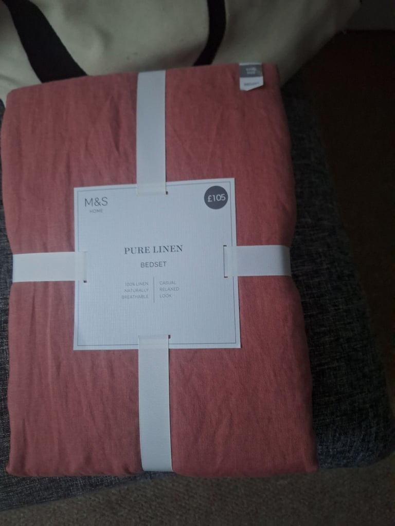 Kingsize Bedding marks and spencers 30.00 