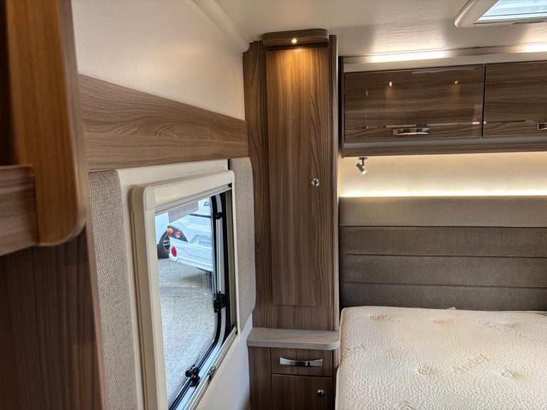 2017 Swift Challenger Hi-Style 560 Rear Island Fixed Bed 12 Months Warranty