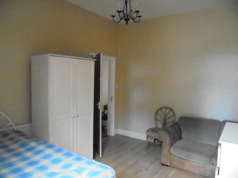 Rooms to Rent in 7 Bed House on Ivor Road, Sparkhill. Supported Accommodation. Immediate Move In