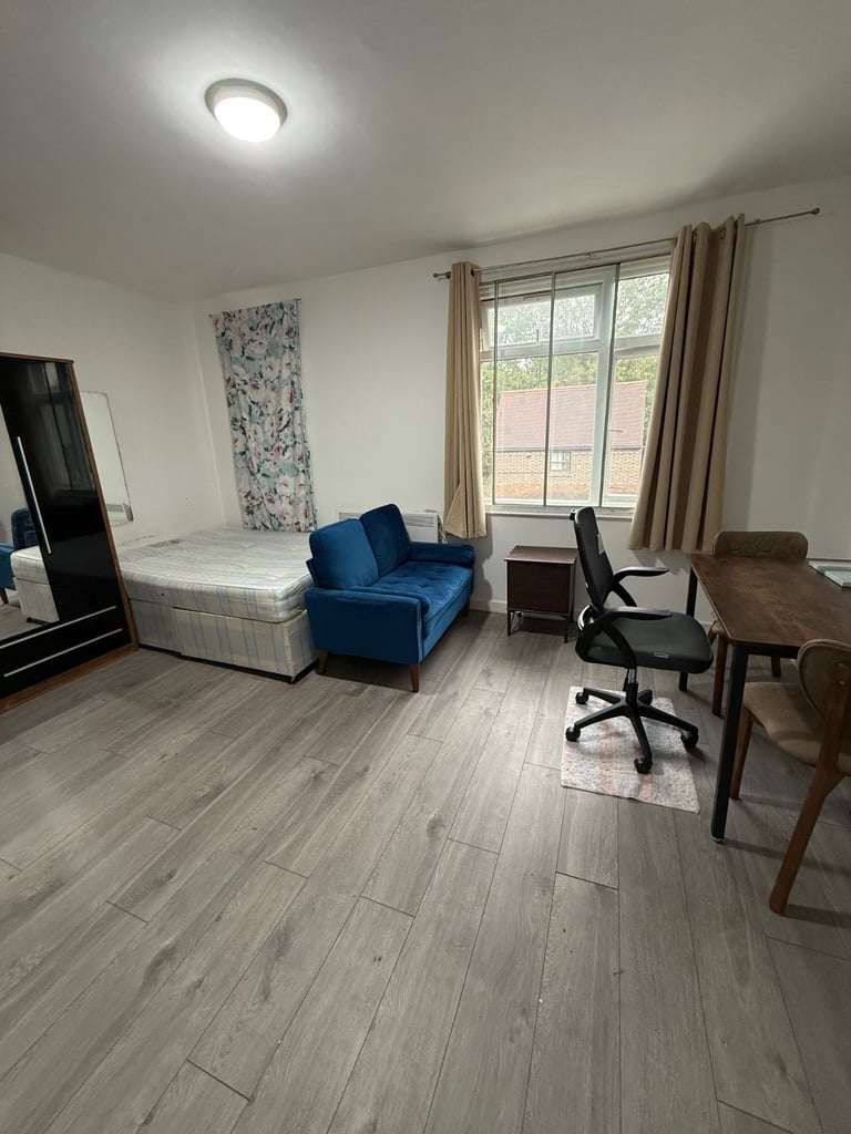 BEAUTIFUL LARGE STUDIO FLAT FOR RENT IN HOUNSLOW CENTRAL