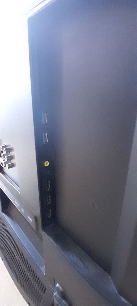 JVC 49 inch Ultra HD TV with remote (LT-49c860)