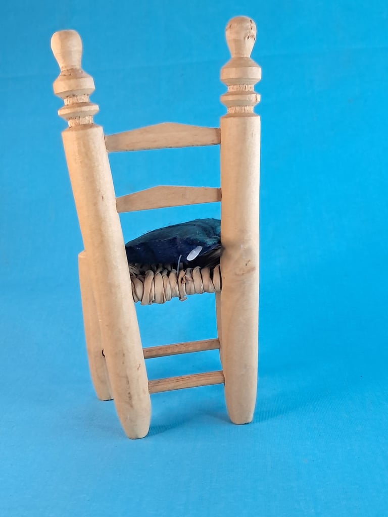 Vintage  mini chair with pilow 6-inch. (Can bee for dolls house). As seen. 