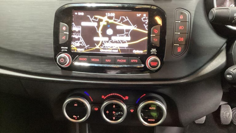  Alfa Romeo Giulietta 1.6 JTDM-2 Tecnica Euro 6 (s/s) 5dr Diesel Manual