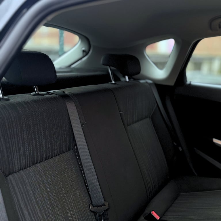 Vauxhall, ASTRA, Hatchback, 2011, Manual, 1598 (cc),5 doors - Image 12