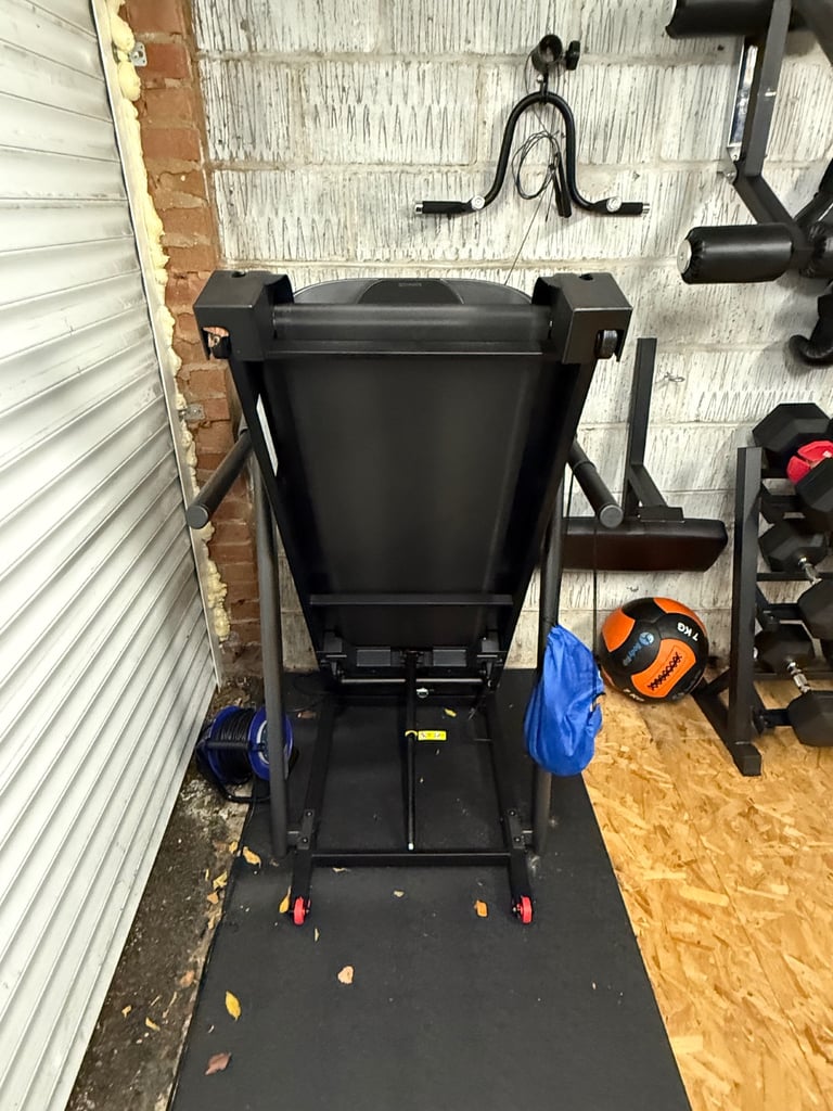 Domyos / Decathlon T520B Folding Treadmill 13 km/h with Incline – Collection Only