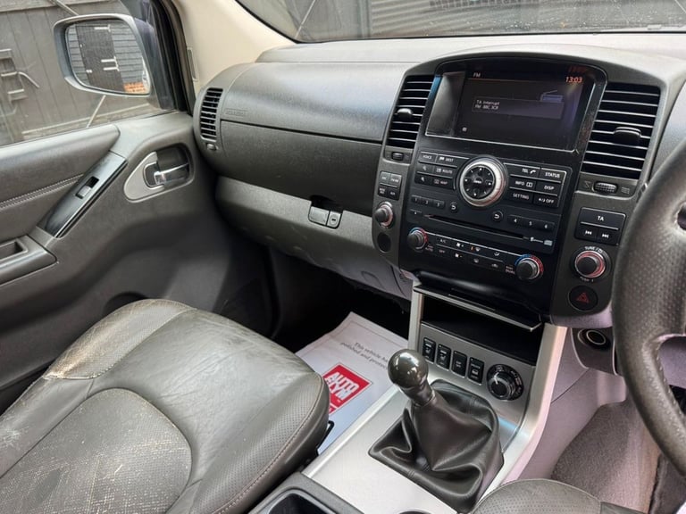 2012 Nissan Navara Double Cab Pick Up Tekna 2.5dCi 190 4WD PICK UP DIESEL Manual