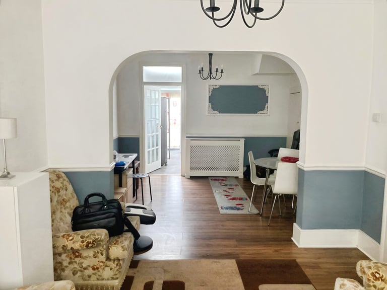 3 bedroom house in 3-Bedroom House For Sale E6
