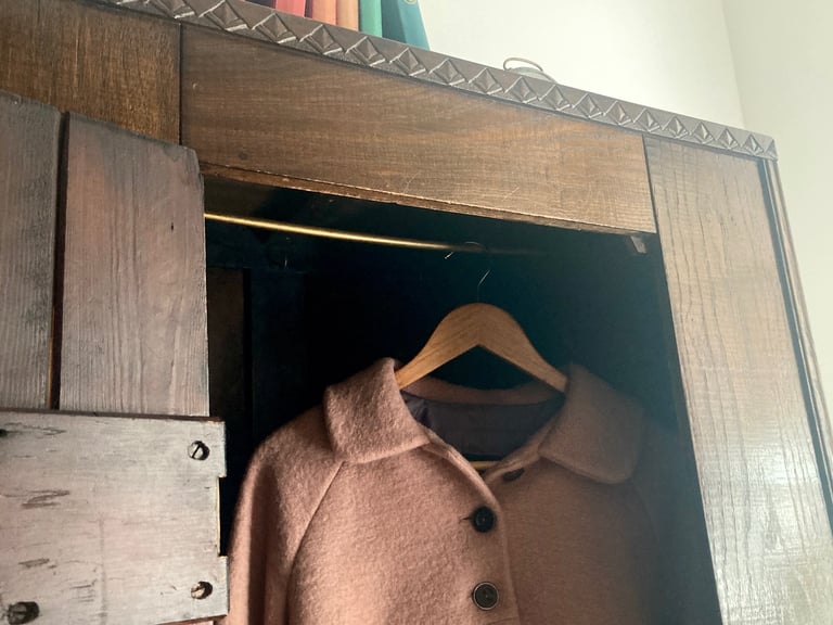 Pretty Antique Oak Wardrobe Hall Cupboard Free Delivery