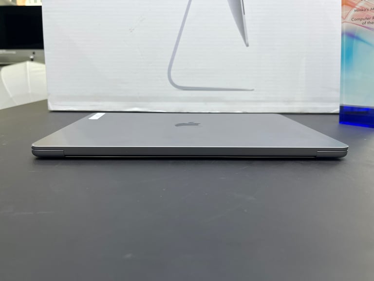 Apple MacBook Air M2 13'' 8GB Ram 256GB SSD Logic Pro 11 Final Cut Pro Adobe Warranty