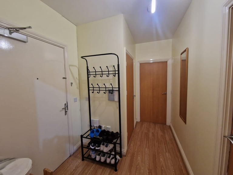 2 BED -1 BATH -1 ENSUIT OPEN PLAN DINNER | KITCHEN -FULLY FURNISHED AVAILABLE FOR A SMALL FAMILY  