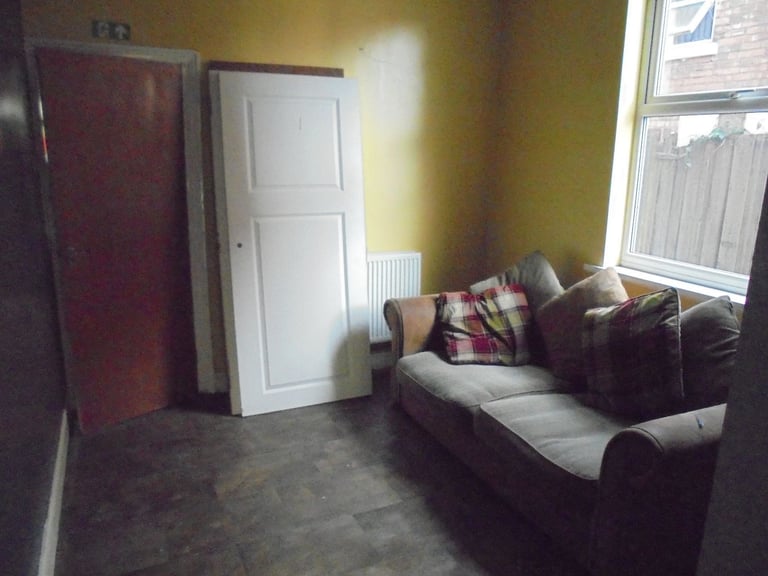 Rooms to Rent in 7 Bed House on Ivor Road, Sparkhill. Supported Accommodation. Immediate Move In