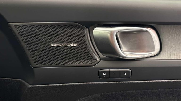 2025 Volvo XC40 2.0 B3P Ultra Dark 5dr Auto ESTATE PETROL Automatic