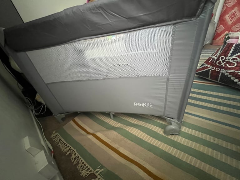 Red kite playpen and travel cot 