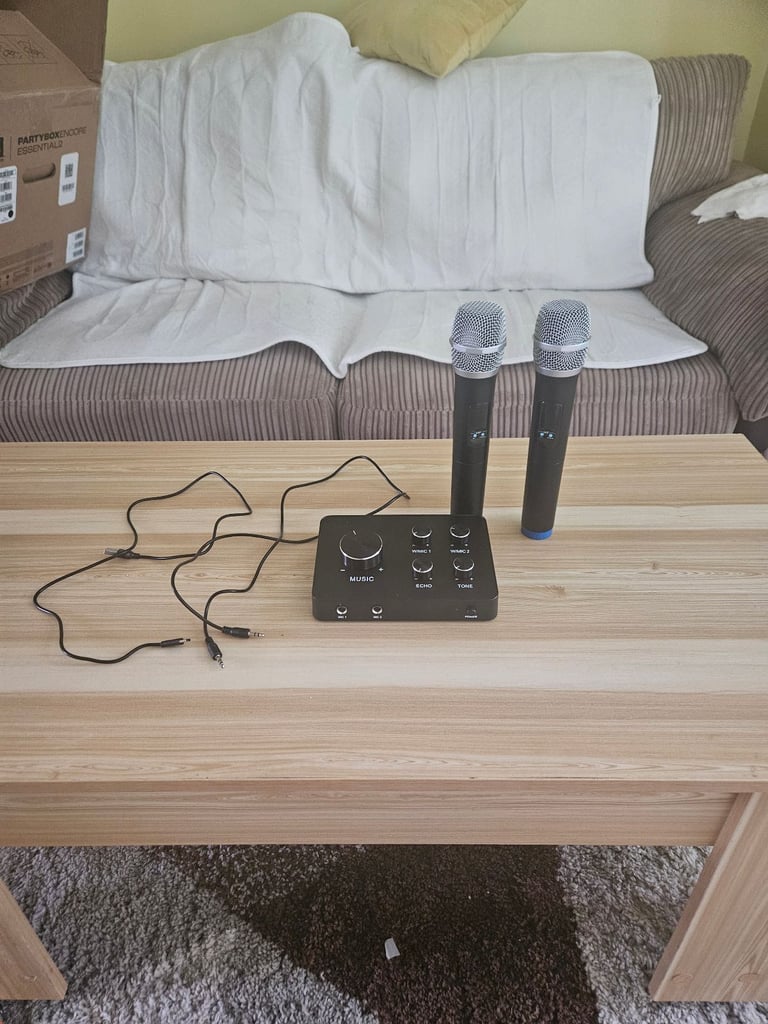 image for Rybozen wireless microphone karaoke