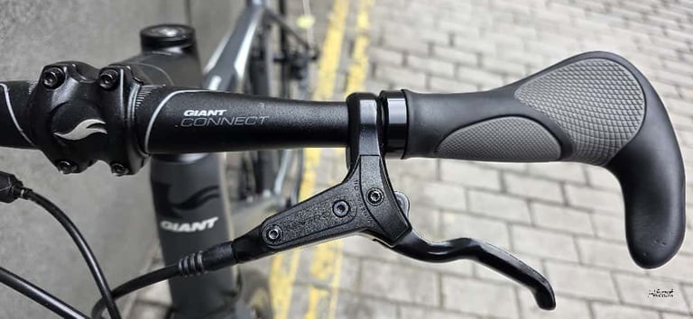 GIANT RAPID BIKE EXCELLENT CONDITON £350
