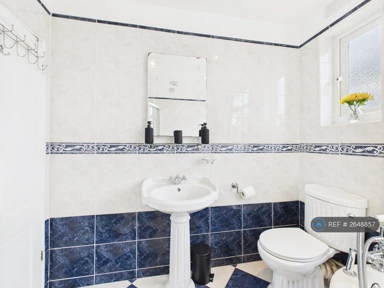 4 bedroom house in Merton Hall Gardens, London, SW20 (4 bed) (#2648857)