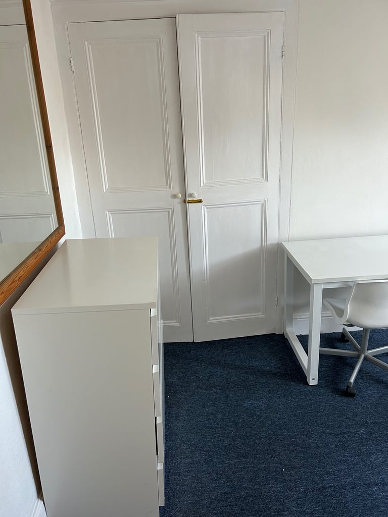 CENTRAL BRIGHTON - SUNNY ROOM IN NICE FLAT, AVAIL NOW, FIXED BILLS INC