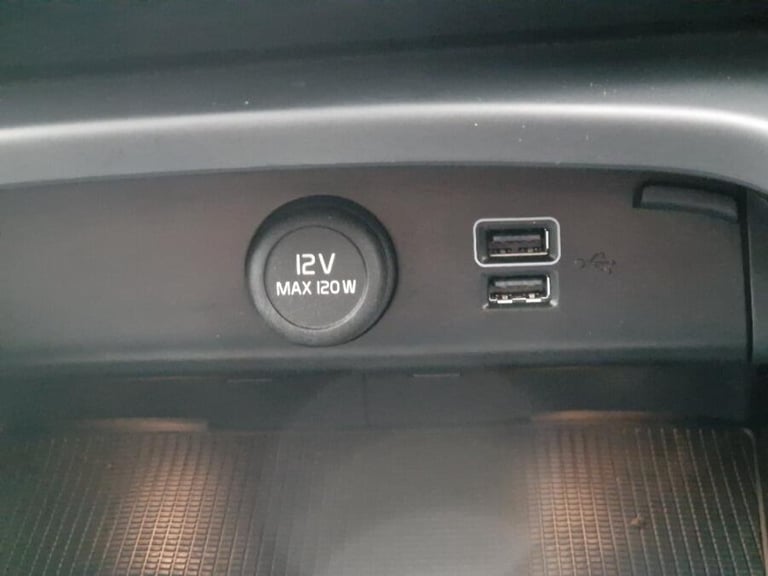 2022 Volvo XC40 2.0 B4 MHEV Inscription Pro SUV 5dr Petrol Hybrid DCT Auto AWD Euro 6 (s/s) ESTAT...