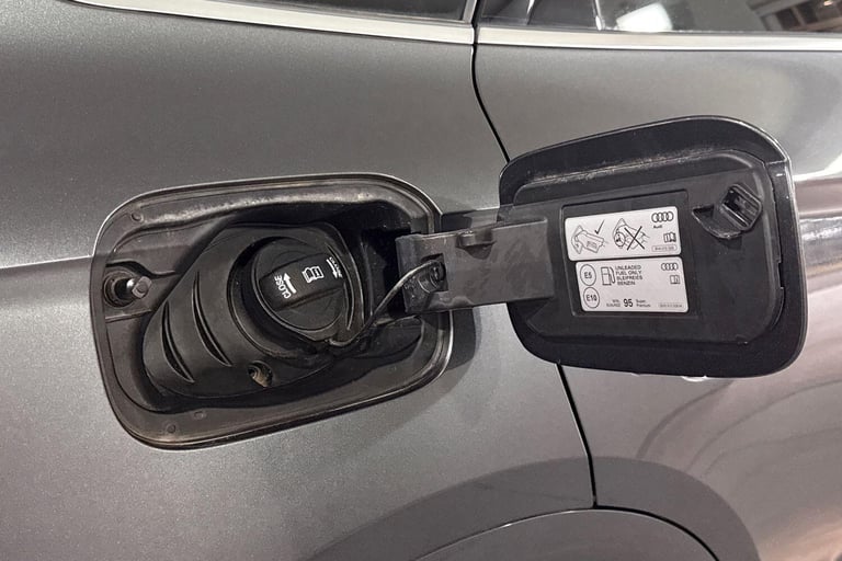  Audi Q5 2.0 TFSIe 50 S line SUV 5dr Petrol Plug-in Hybrid S Tronic quattro Euro 6 ( Petrol/Elect...